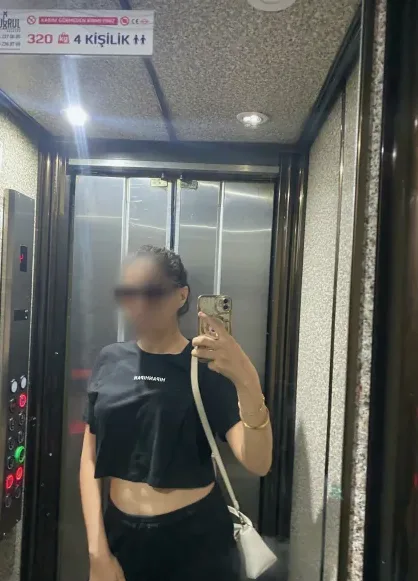 Alena, 33