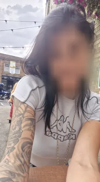 Andrea, 39