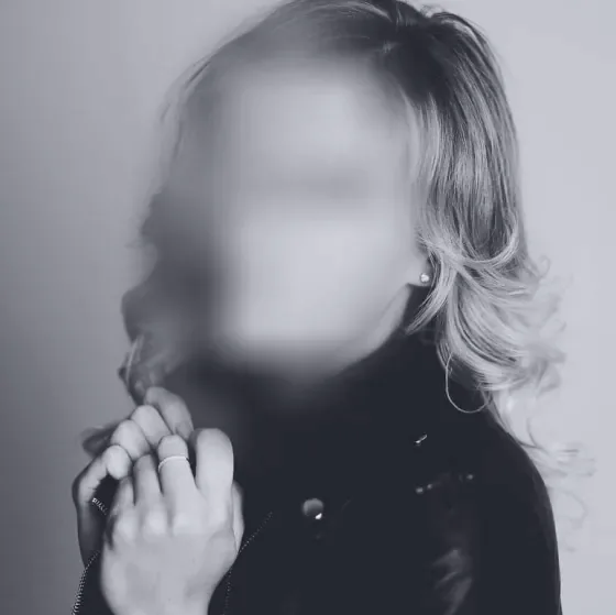 Bettina, 33
