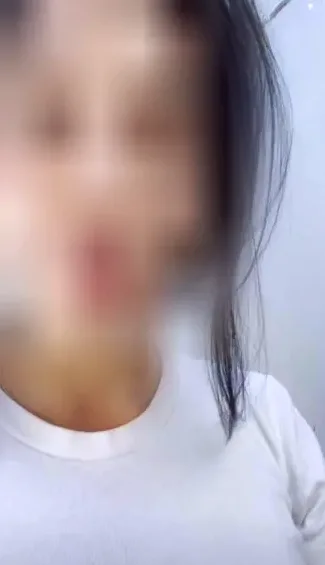 Clara, 25