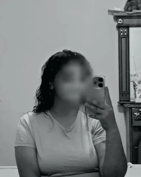 Julia, 22
