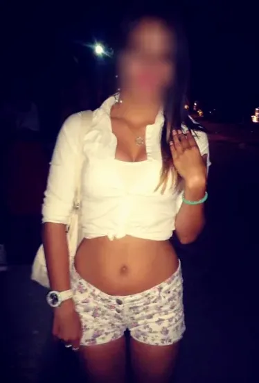 Julia, 27