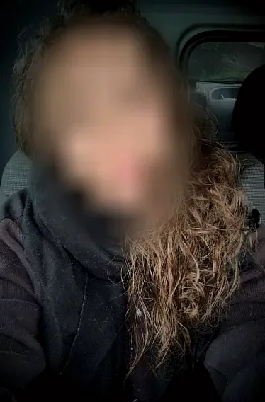 Mia, 24