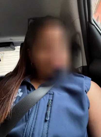 Mia, 35