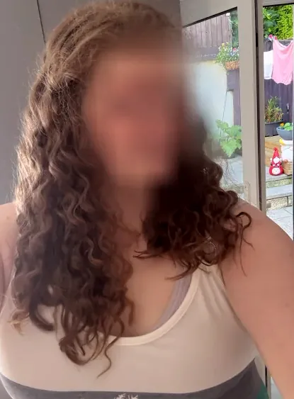 Mirela, 29