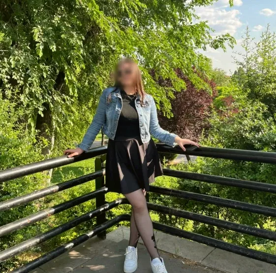 Nikolina, 21