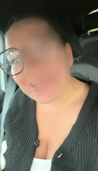 Nina, 27