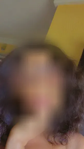 Rosa, 33