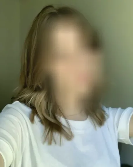 Sabrina, 28