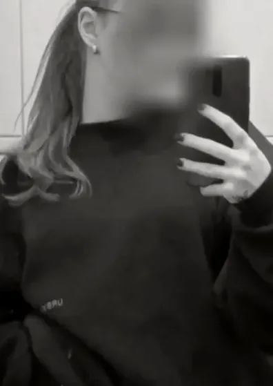 Sabrina, 19